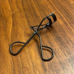 Never used lash curler (free with purchase)